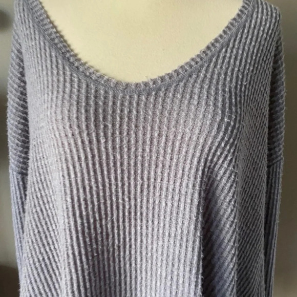 U.O. Out from Under Oversized Grey Thermal Small - Picture 7 of 7